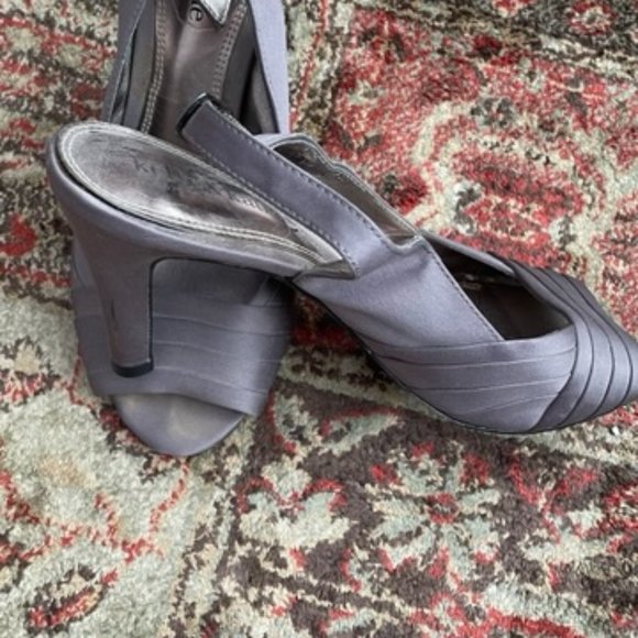 shoes - Picture 3 of 3